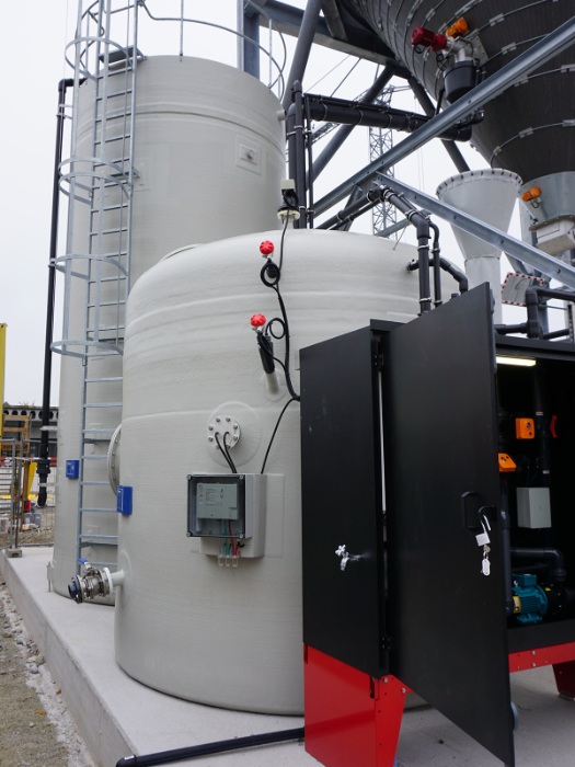 Vue du générateur de saumure avec réservoir de stockage et réservoir de commande