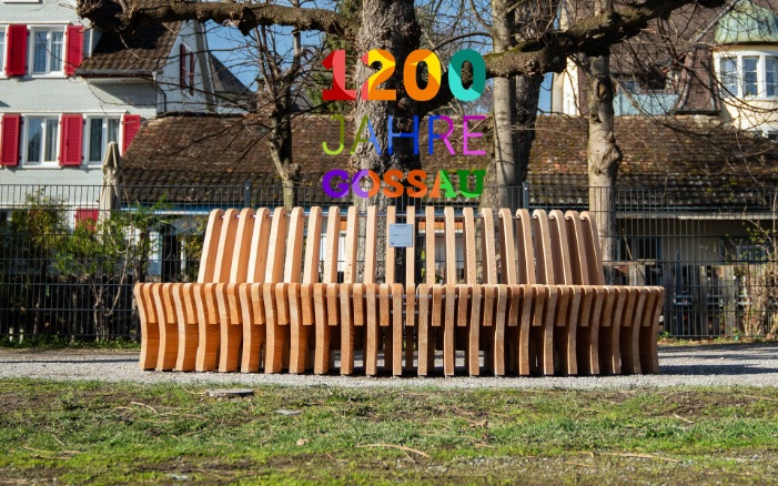 Tulip tree benches at the Bundwiese/ Arnegg village square site